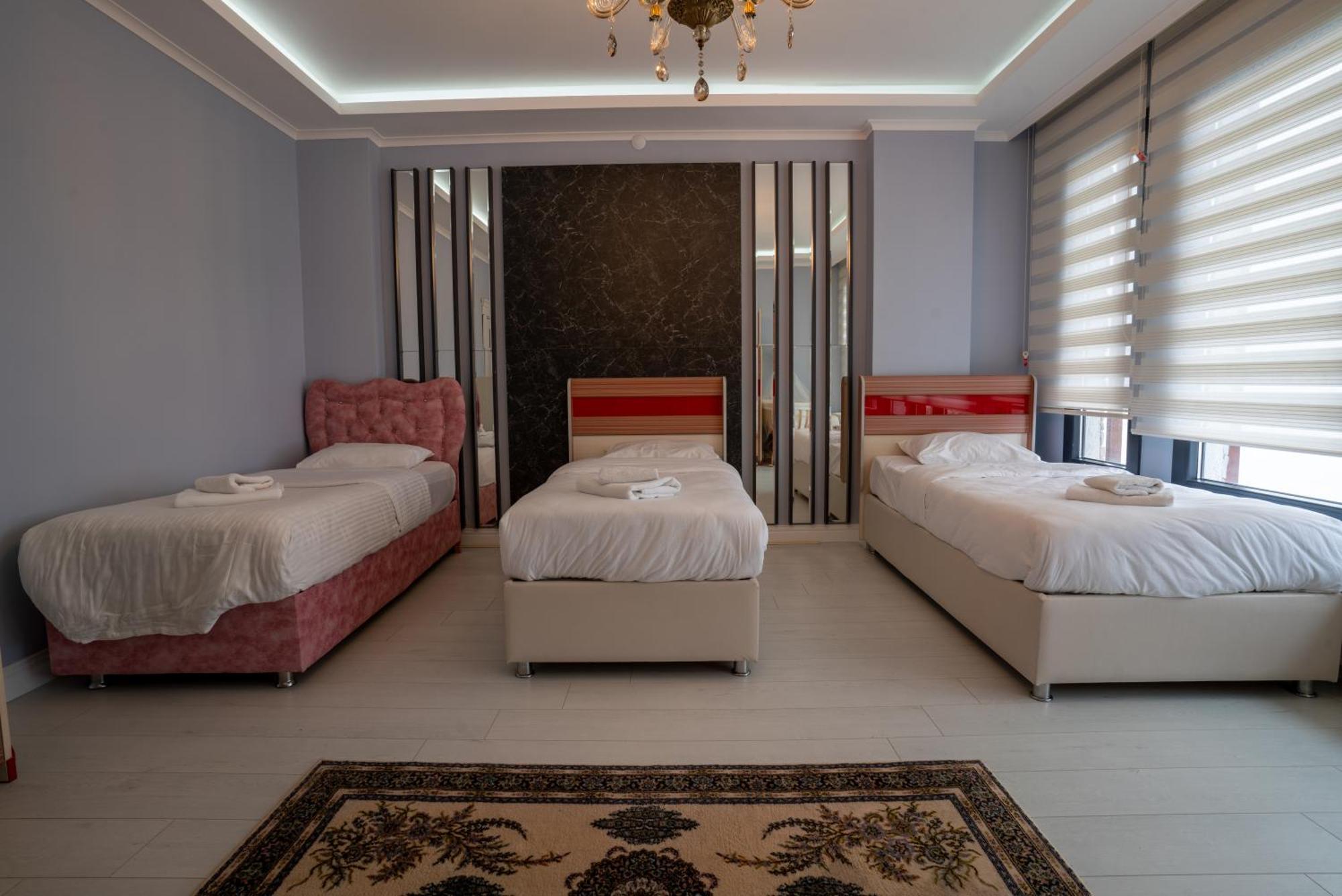 Poison Garden Suite Gozalan Bilik gambar